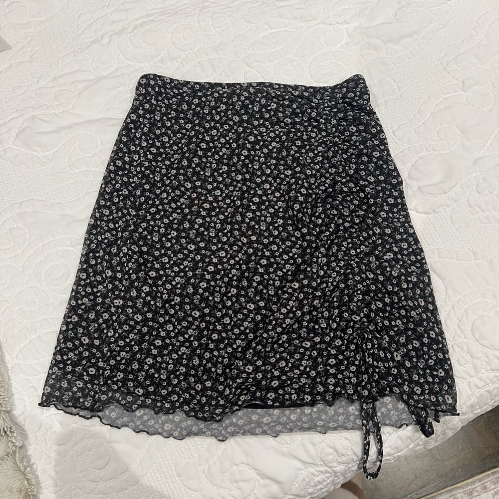 HOLLISTER ULTRA HIGH RISE CINCHED FLORAL MINI SKIRT